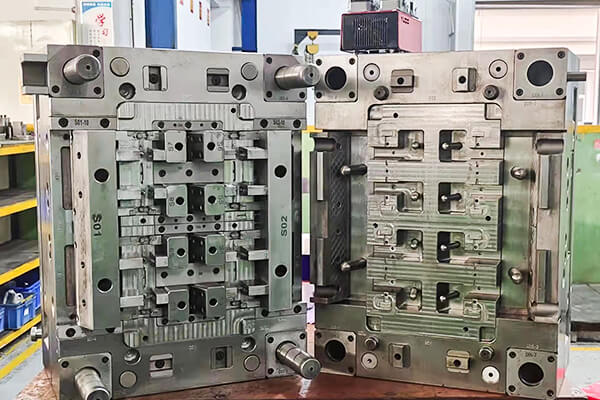 Injection mold gating system
